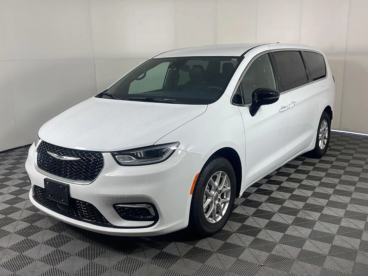 Used 2025 Bright White Clearcoat Chrysler Select image 2