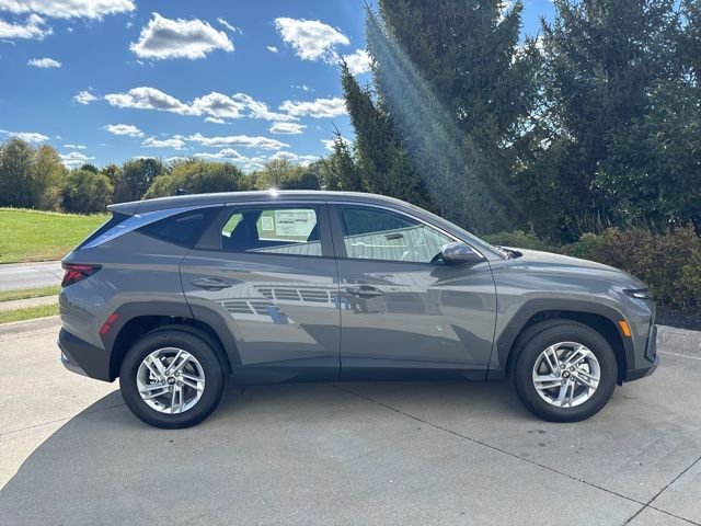 New 2026 Hampton Gray Hyundai SE image 5