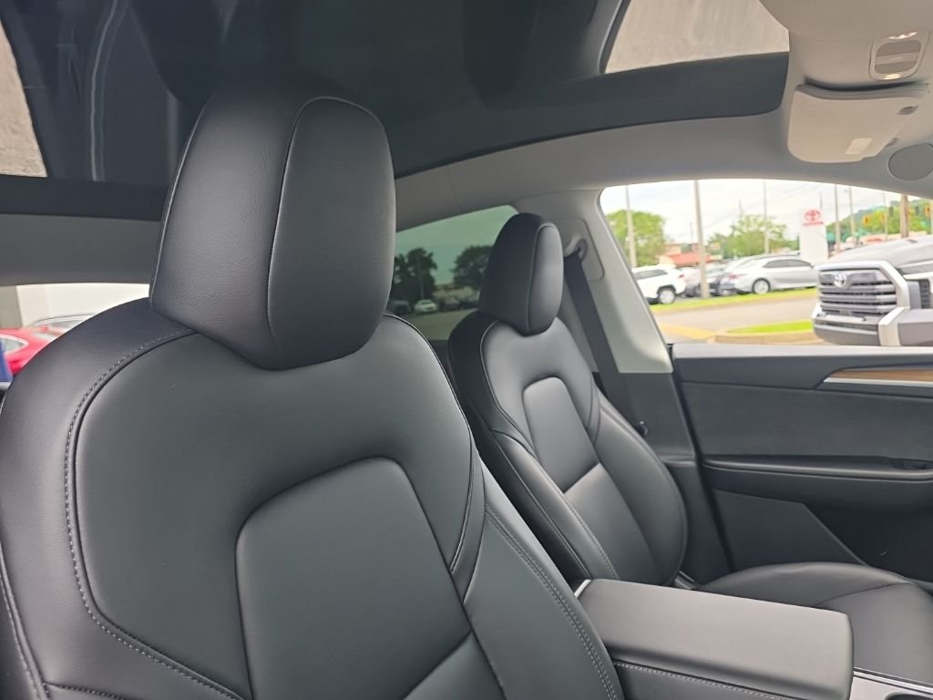 Used 2024  Tesla Long Range image 10