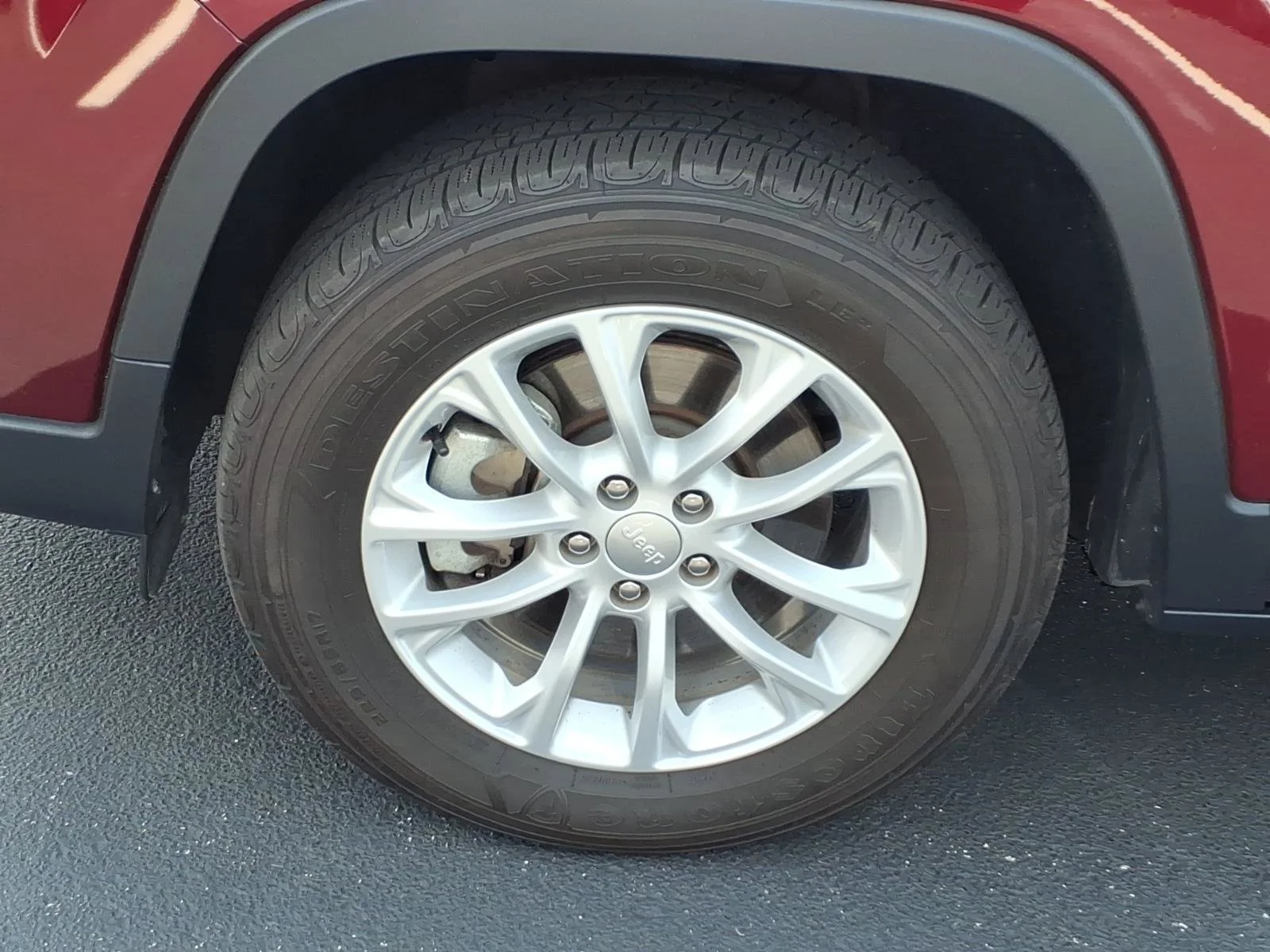 Used 2020 Velvet Red Pearlcoat Jeep Latitude image 31