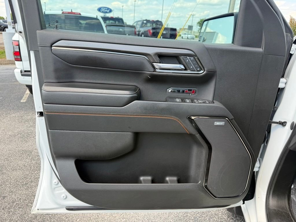 Used 2022 White GMC AT4 image 9