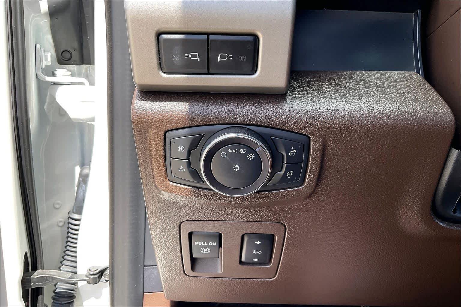 Used 2020 Star White Metallic Tri-Coat/Stone Gray Ford King Ranch image 33
