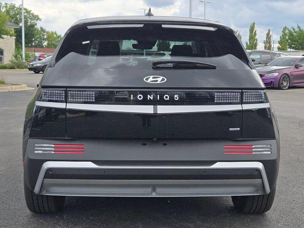 New 2027 Abyss Black Hyundai SE image 12