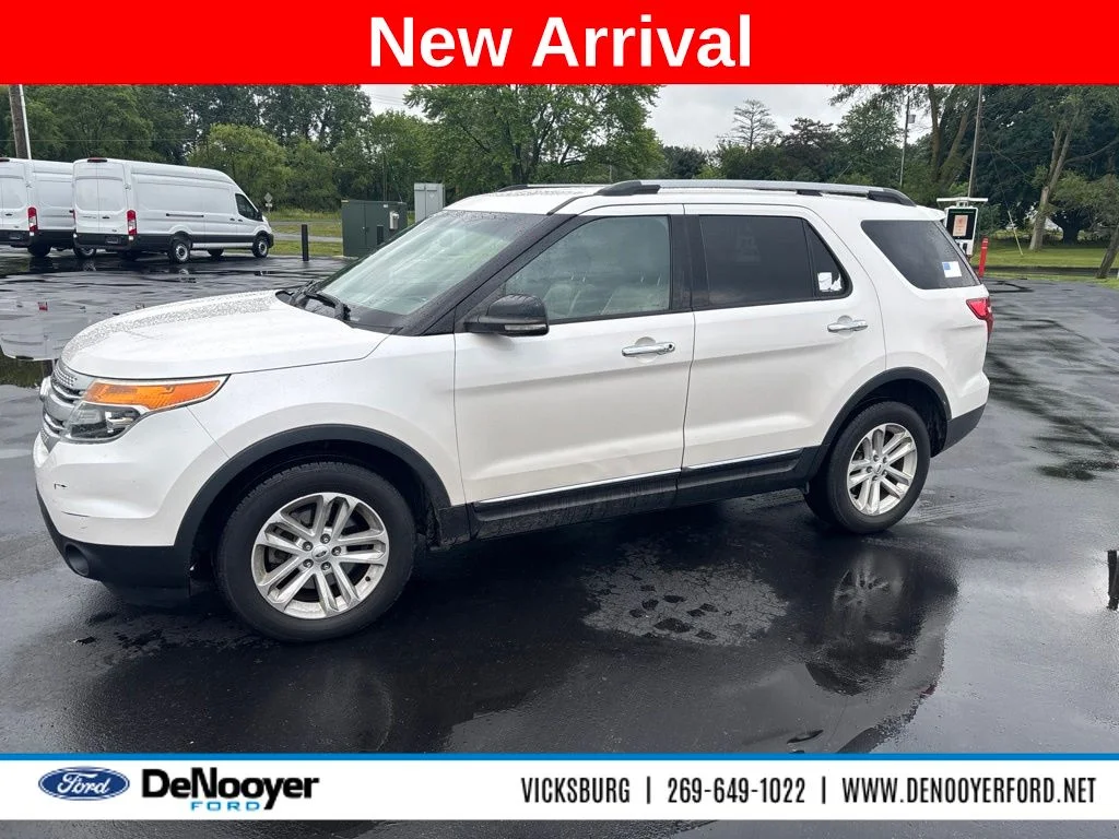 Used 2013 White Platinum Tri-Coat Metallic Ford XLT image 1