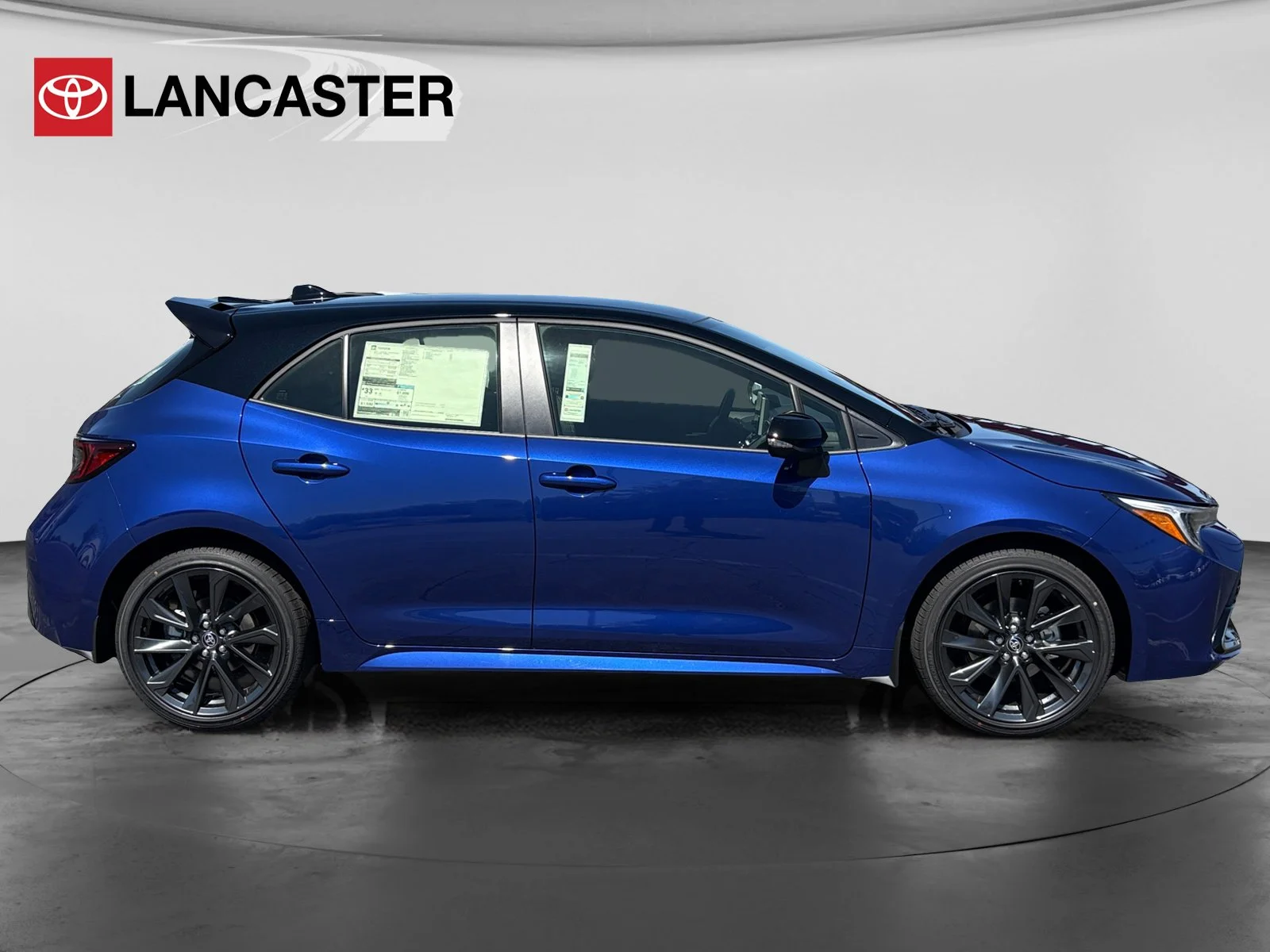 New 2026 Blue Crush Metallic with Midnight Black Metallic roof <sup>1</sup> Toyota  XSE image 8