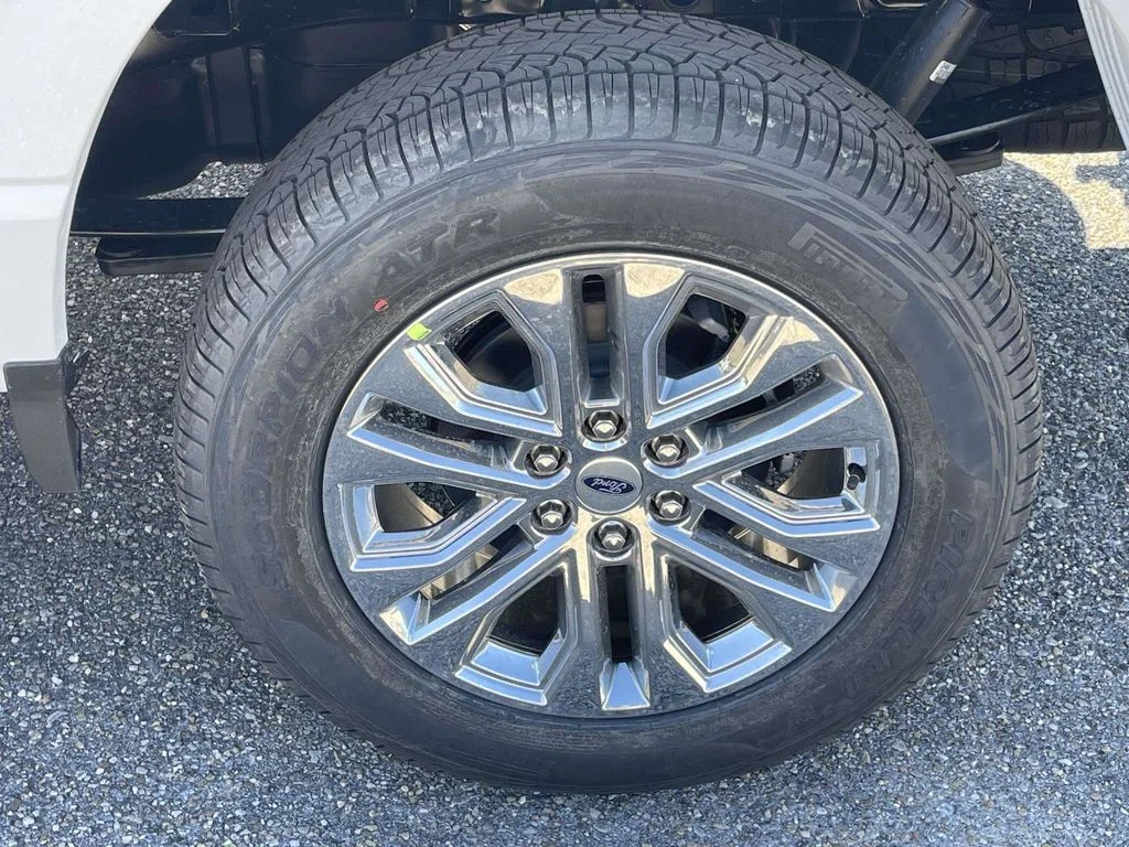 New 2026 Oxford White Ford XLT image 9