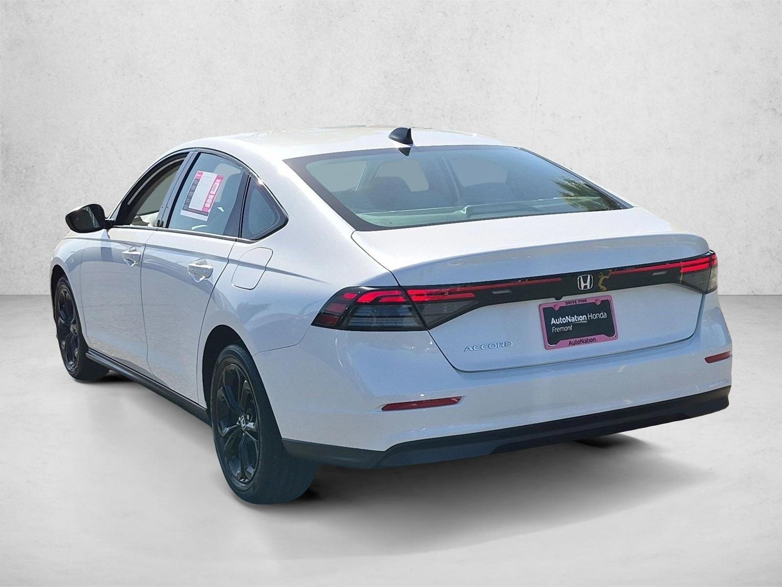 Used 2025 Platinum White Pearl Honda SE image 8
