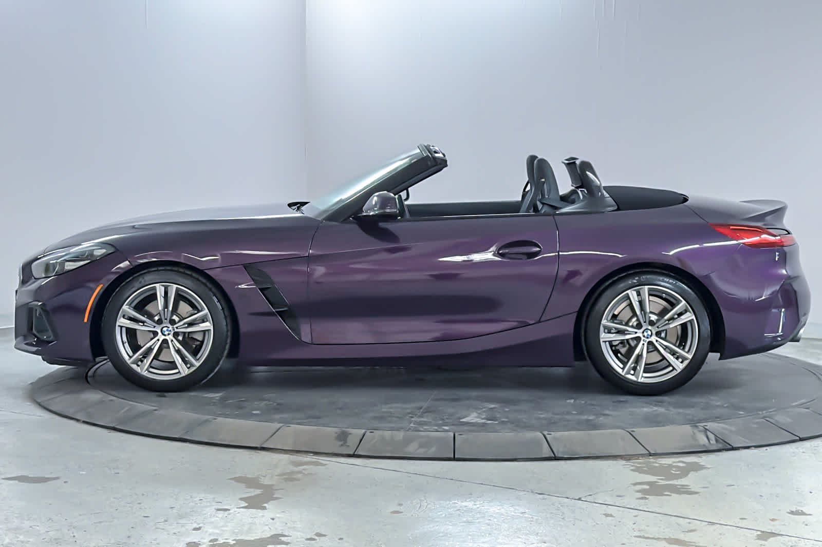 Used 2025 Purple BMW sDrive30i image 4
