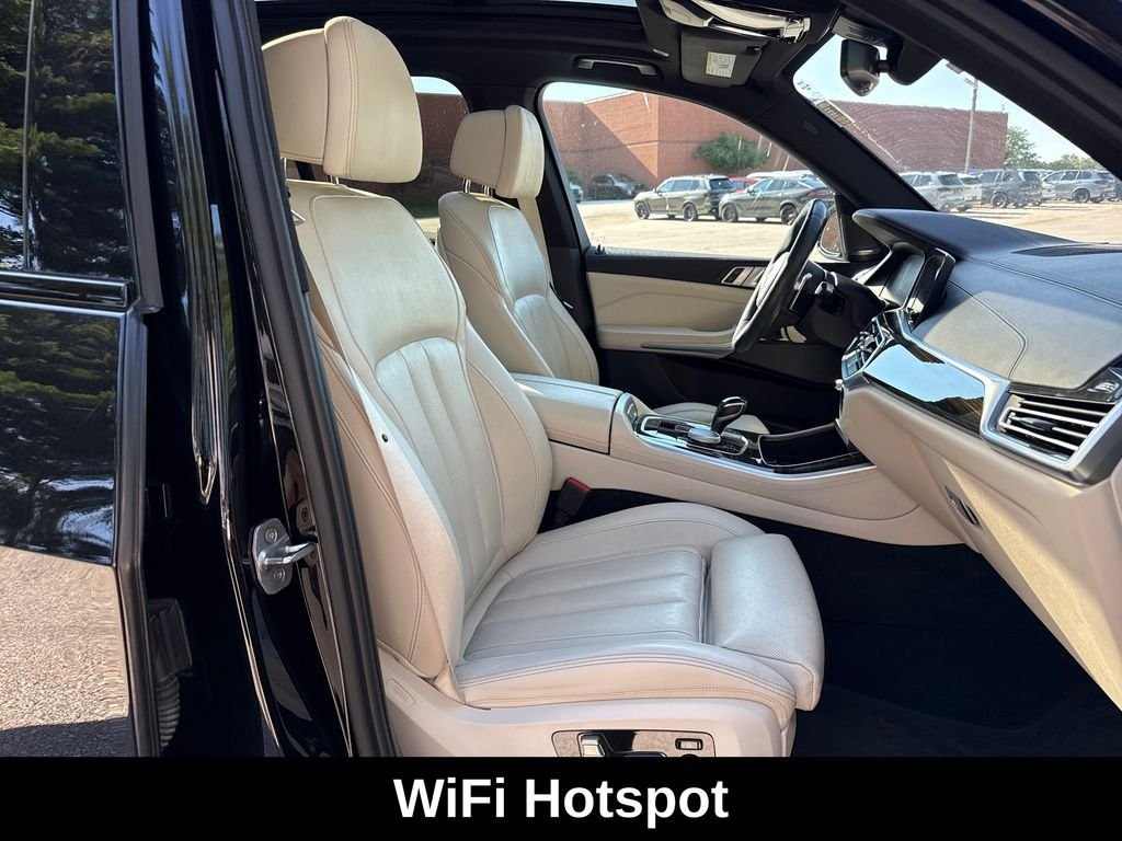 Used 2020 Black BMW xDrive40i image 32