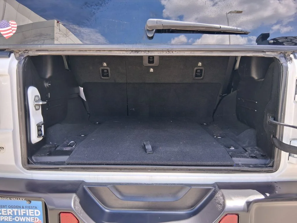 Used 2025 White Jeep Rubicon image 6