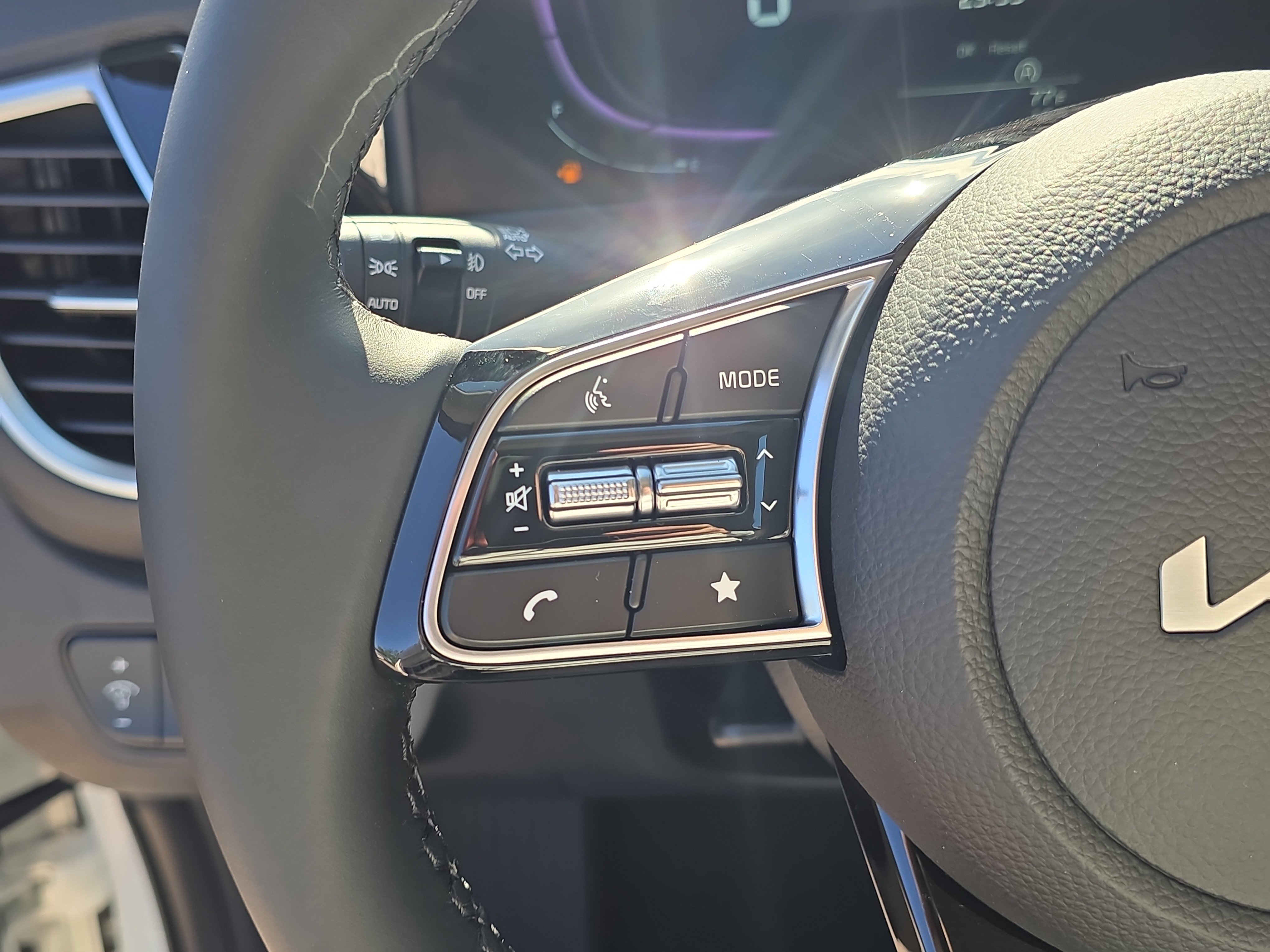 New 2026 Snow White Pearl Kia S image 29