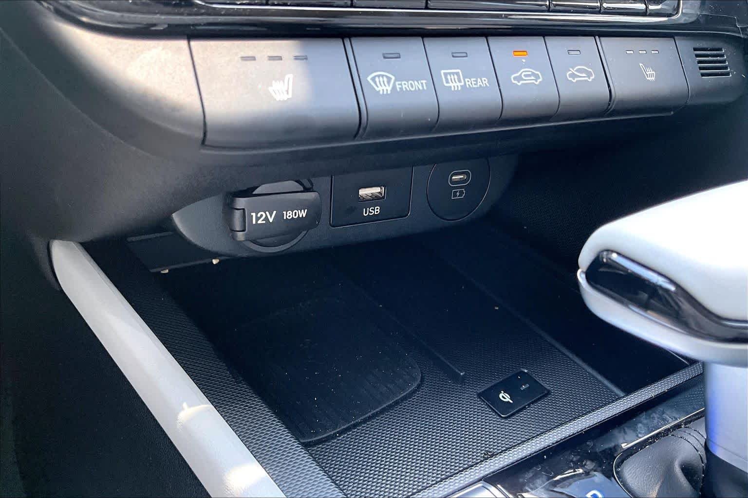 2025 Hyundai Elantra Limited - Photo 29