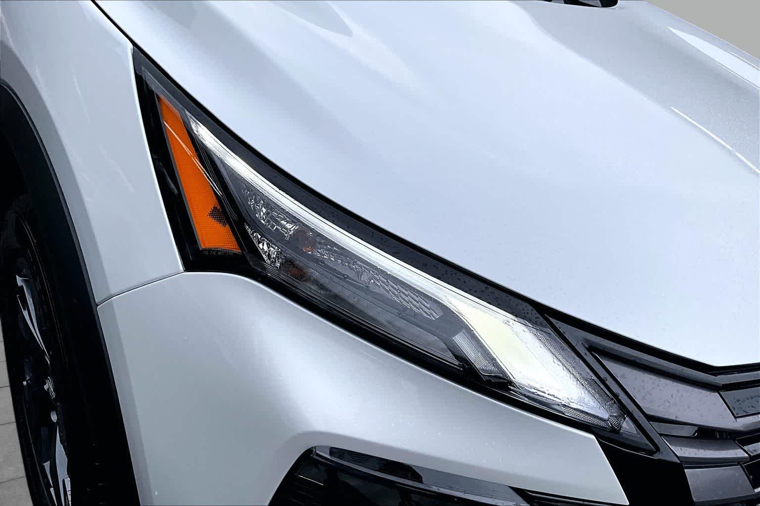 New 2026 Everest White Pearl TriCoat Nissan SV image 13