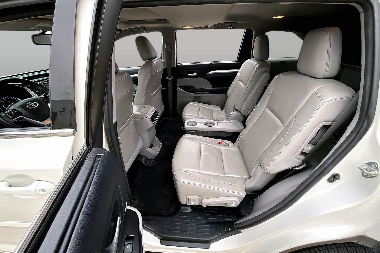 Used 2015 Blizzard Pearl Toyota XLE image 20