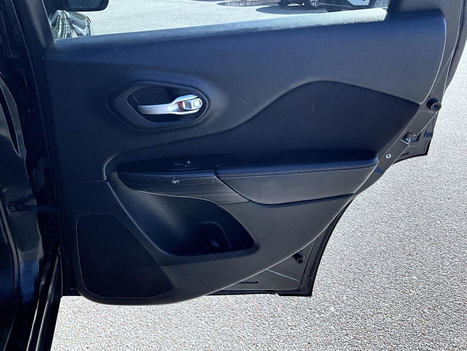 Used 2014 Black Jeep Latitude image 19