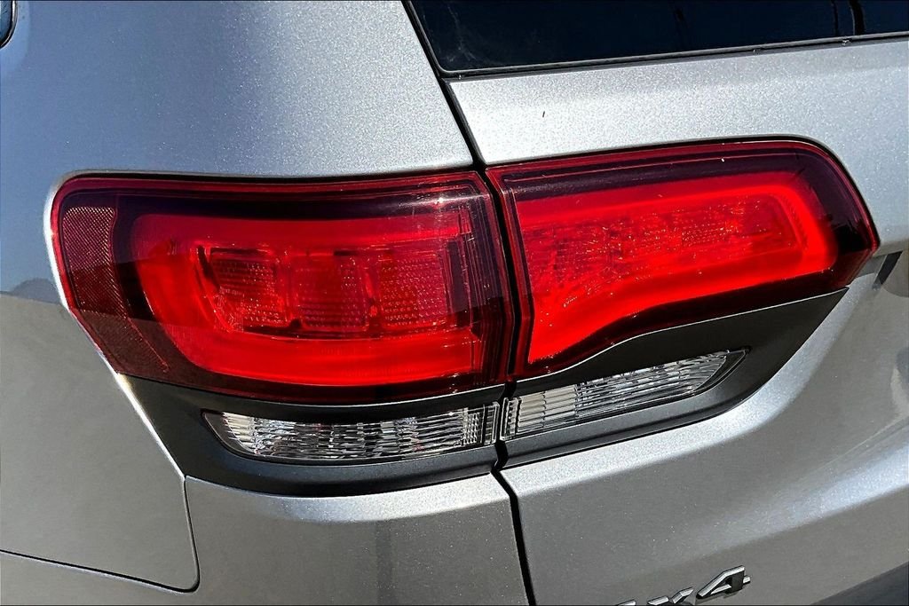 Used 2019 Silver Jeep Trailhawk image 24
