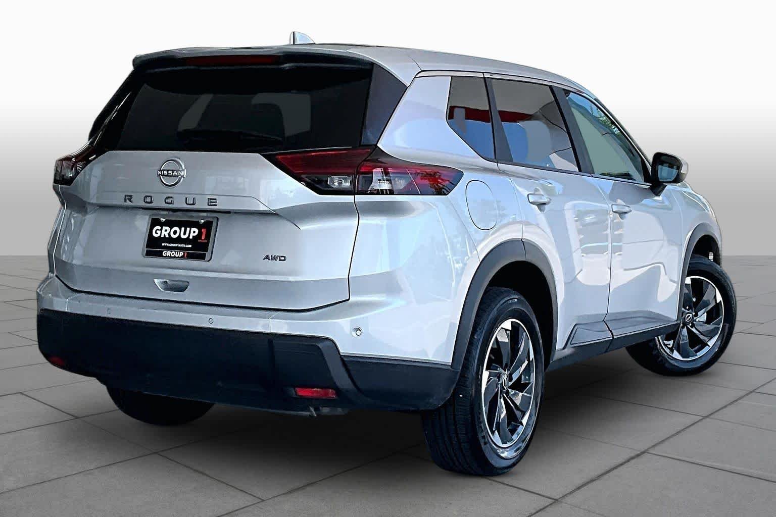 Used 2025 Brilliant Silver Metallic Nissan SV image 13