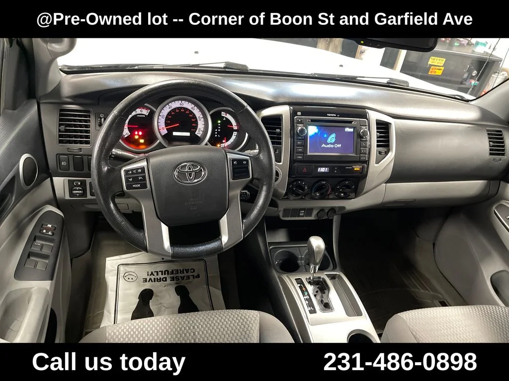 Used 2013 White Toyota Base image 18