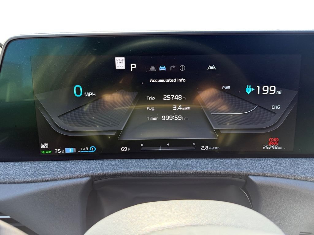 Used 2023 Black Kia Wind image 13