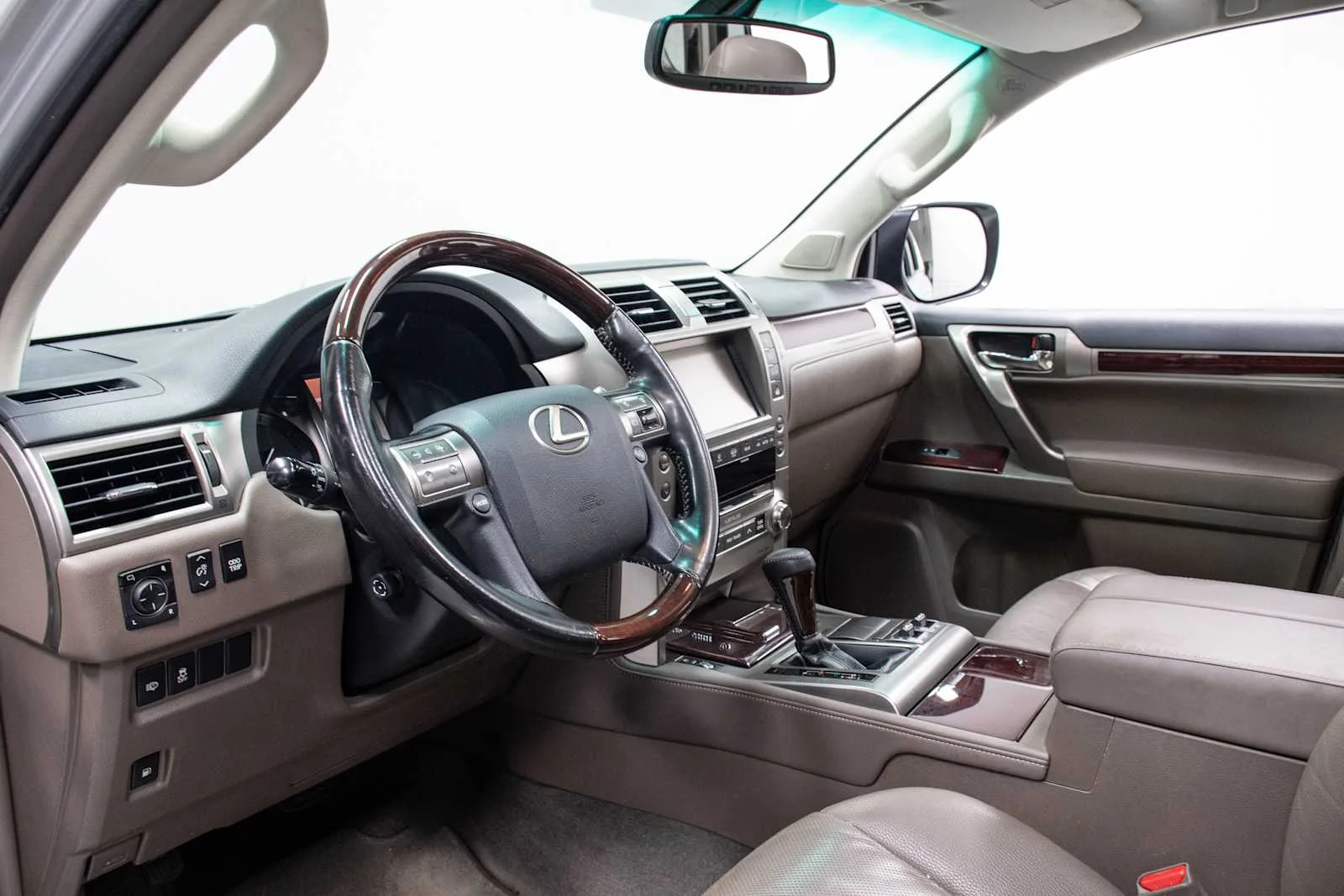 Used 2018 Silver Lining Metallic Lexus Premium image 13