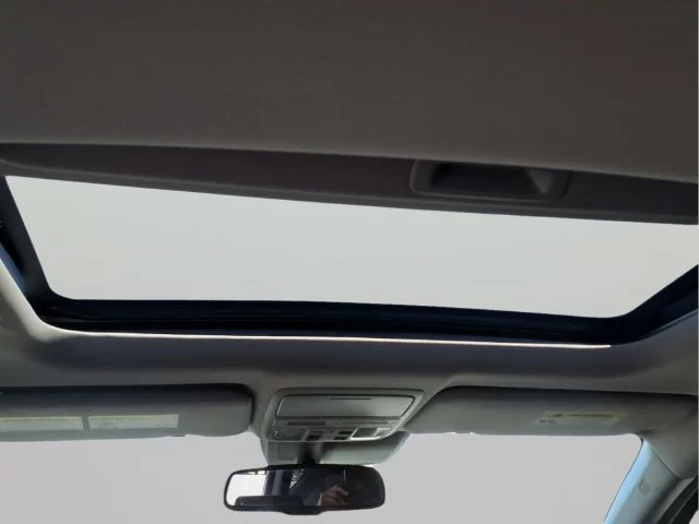 Used 2017 White Honda Touring image 13