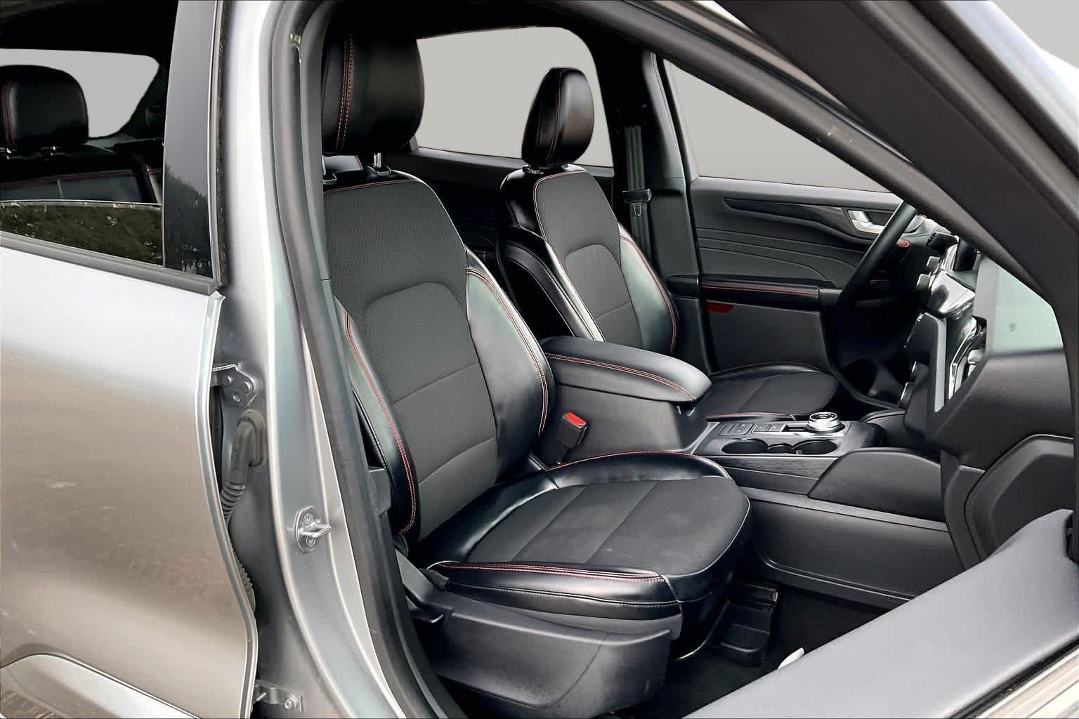 Used 2024 Iconic Silver Metallic Ford ST-Line image 9