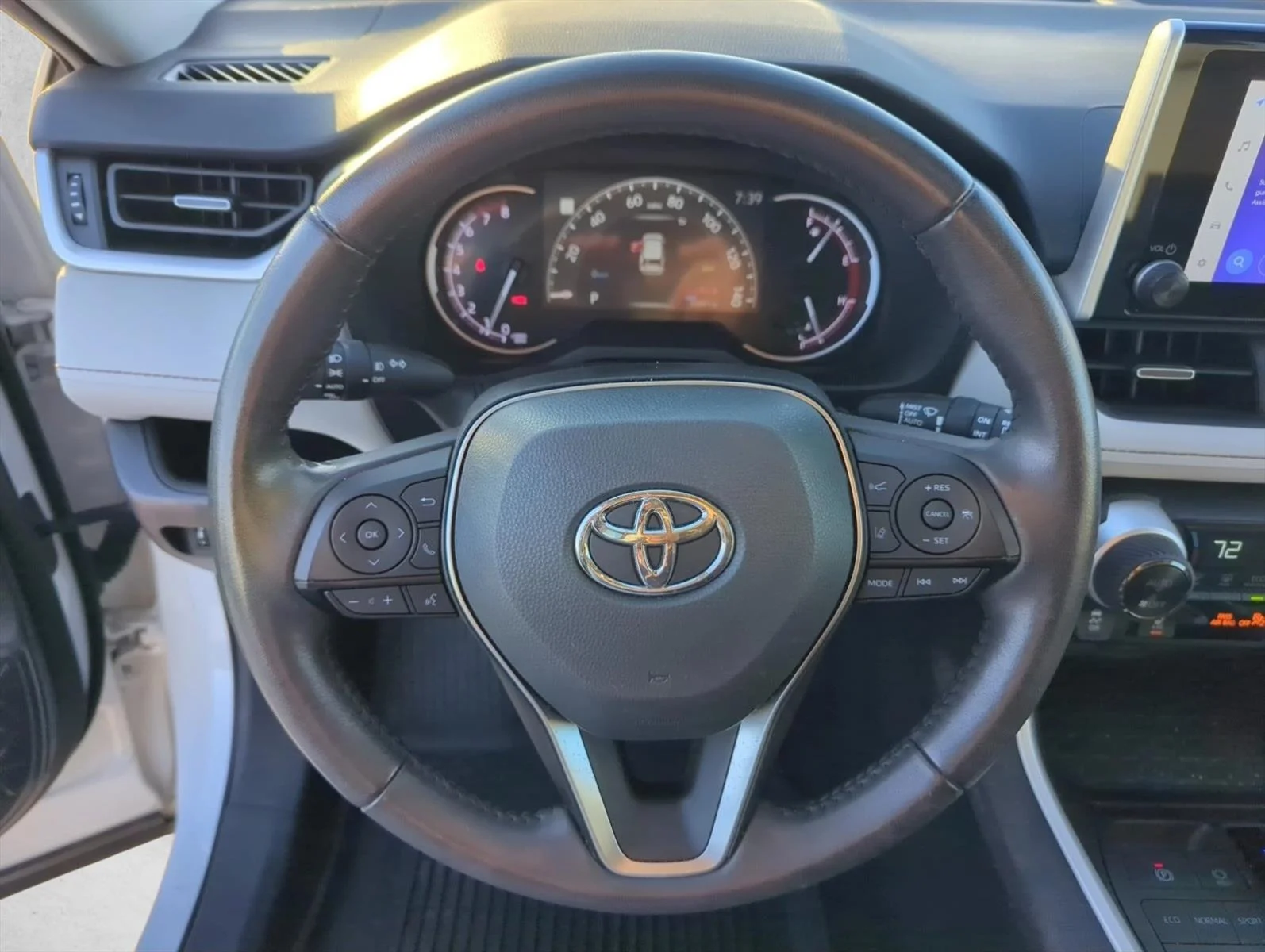 Used 2024 Wind Chill Pearl Toyota XLE Premium image 14