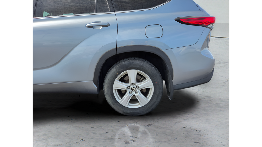 Used 2021  Toyota LE image 10