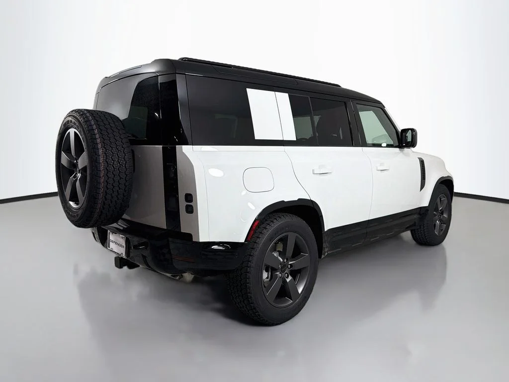 New 2026 Fuji White Land Rover X-Dynamic SE image 5