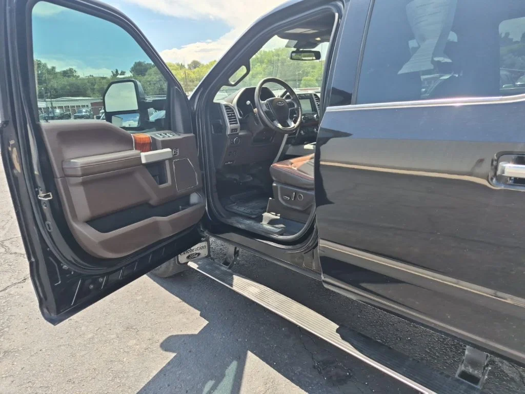 Used 2020 Agate Black Metallic Ford King Ranch image 18