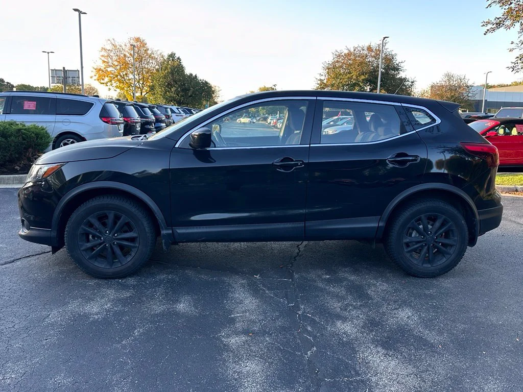 Used 2018 Magnetic Black Nissan S image 8
