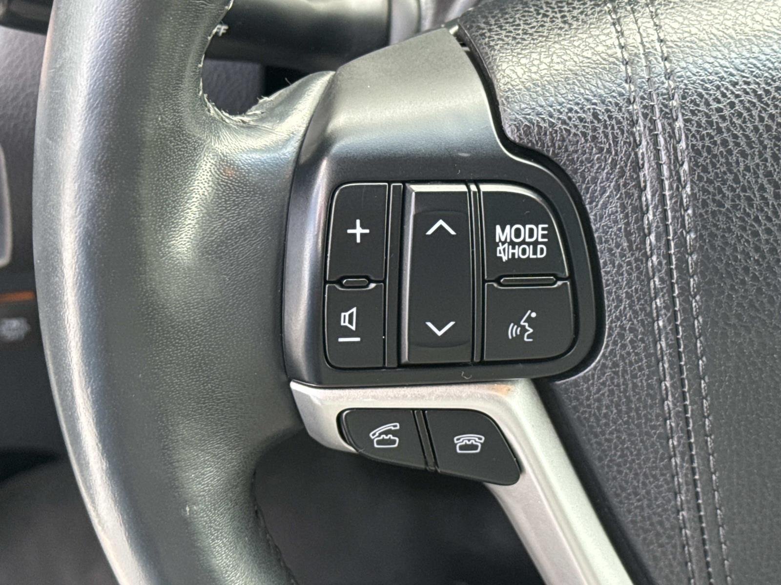 Used 2017 Blizzard Pearl Toyota Limited 7-Passenger image 23