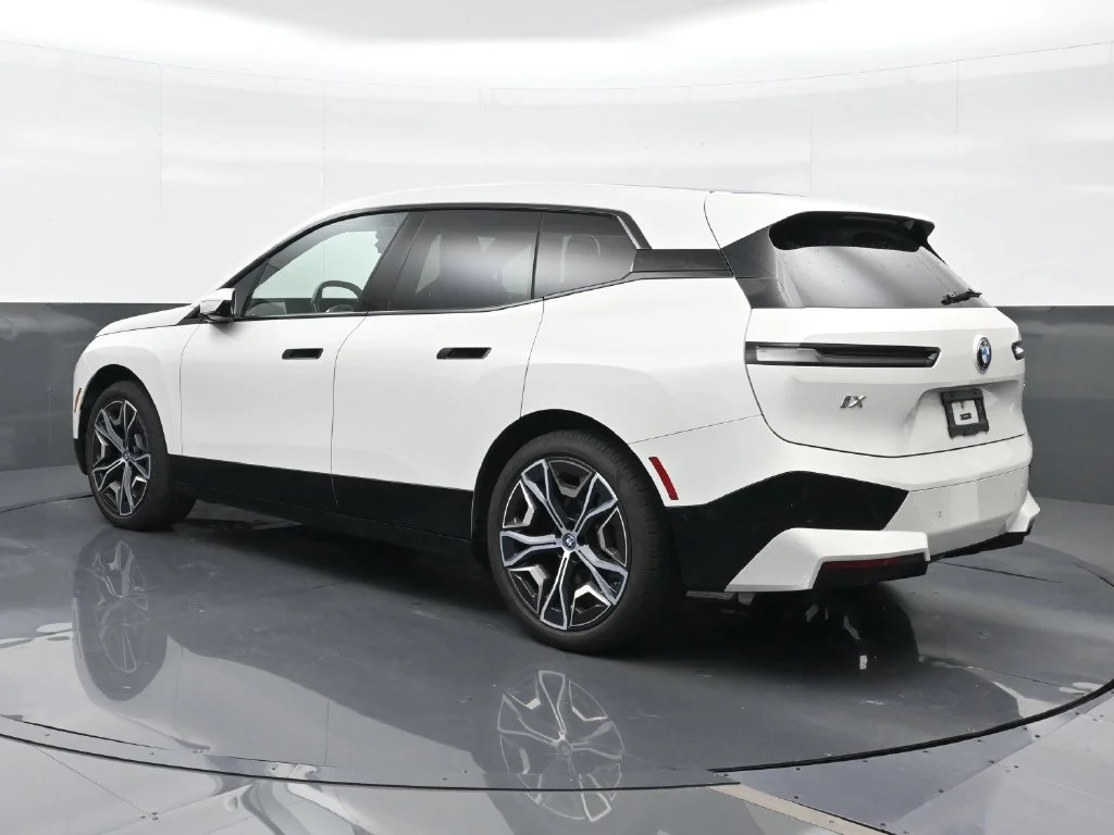 Used 2024 White BMW xDrive50 image 2