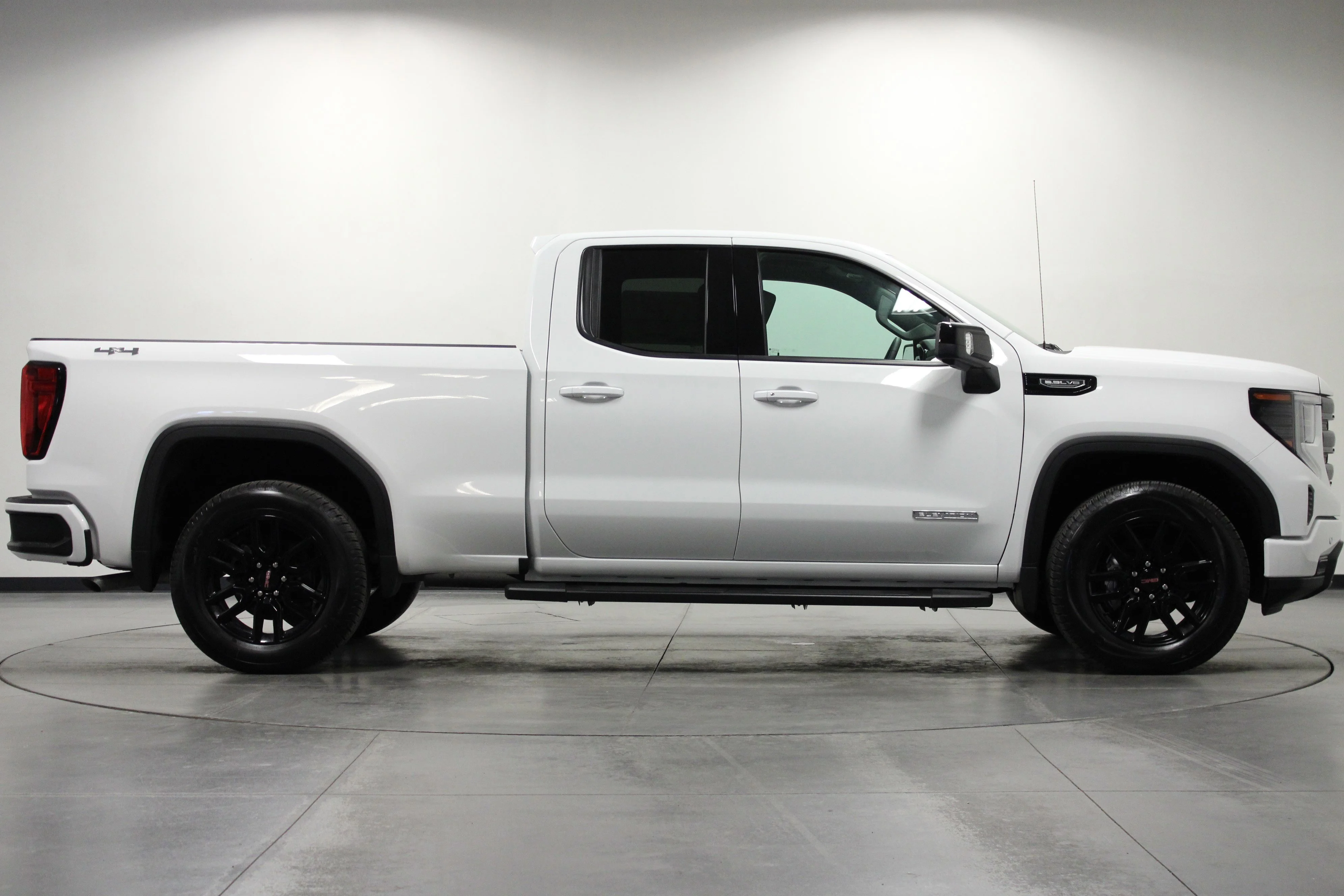 New 2025 Summit White GMC Elevation image 3