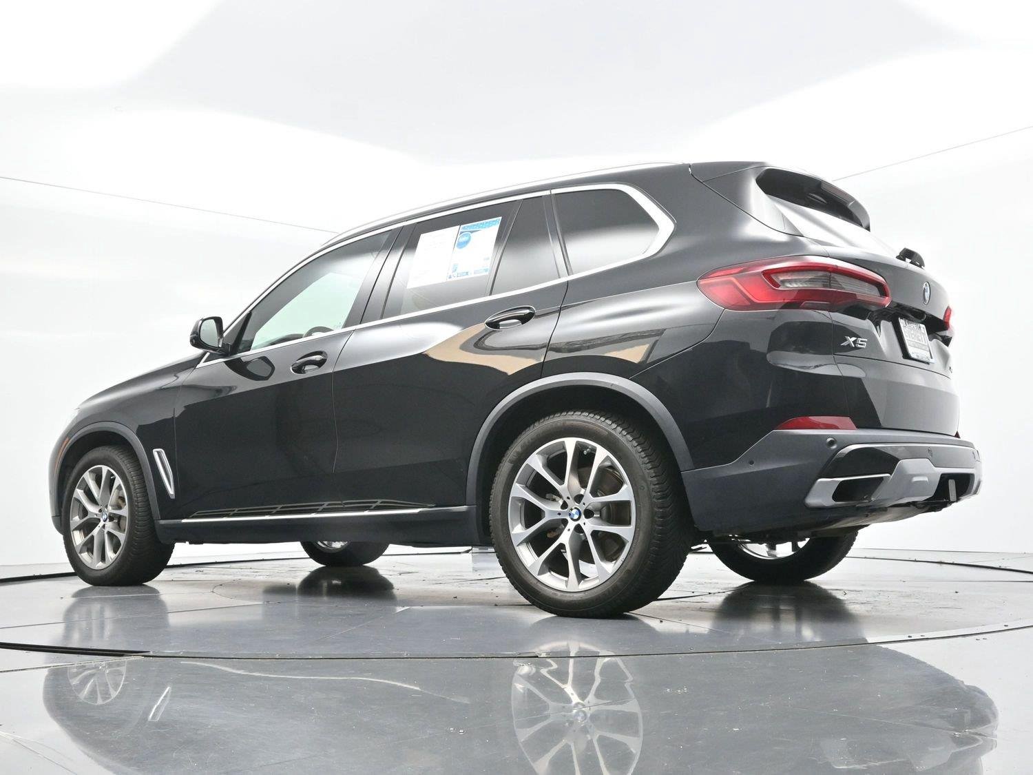 Used 2019 Black Sapphire Metallic BMW xDrive40i image 55