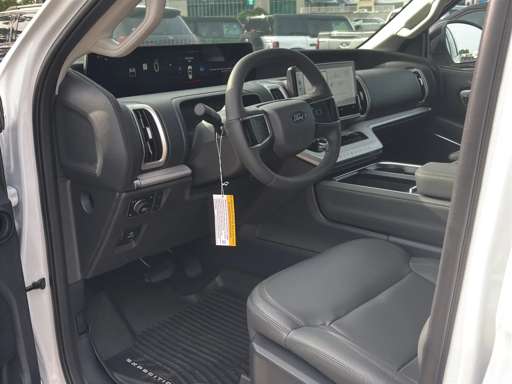 New 2026 Oxford White Ford MAX Active image 11
