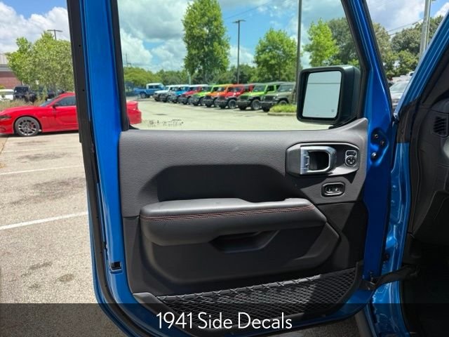 New 2026 Hydro Blue Pearl-Coat Exterior Paint Jeep Rubicon image 14
