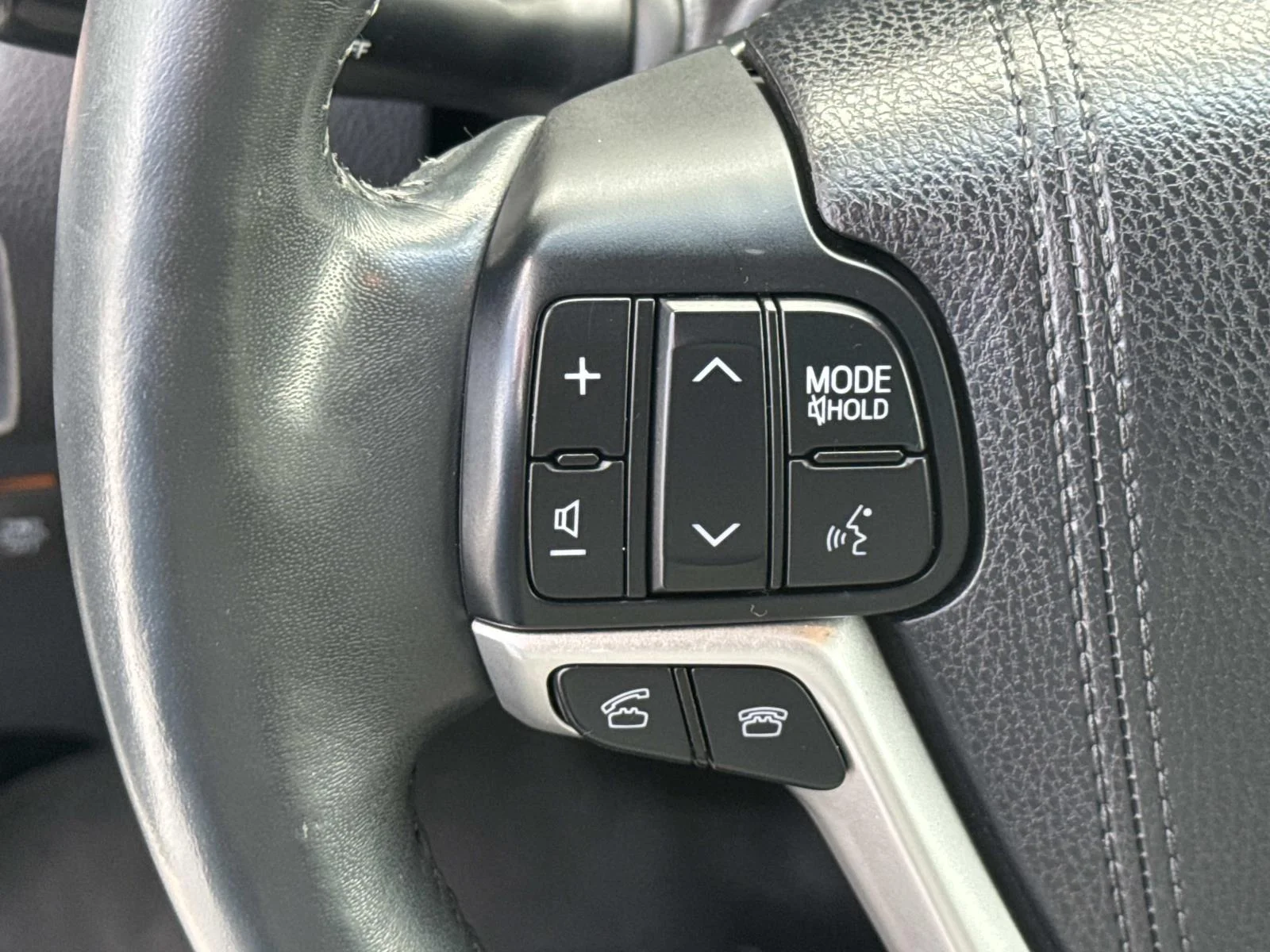 Used 2017 Blizzard Pearl Toyota Limited 7-Passenger image 23