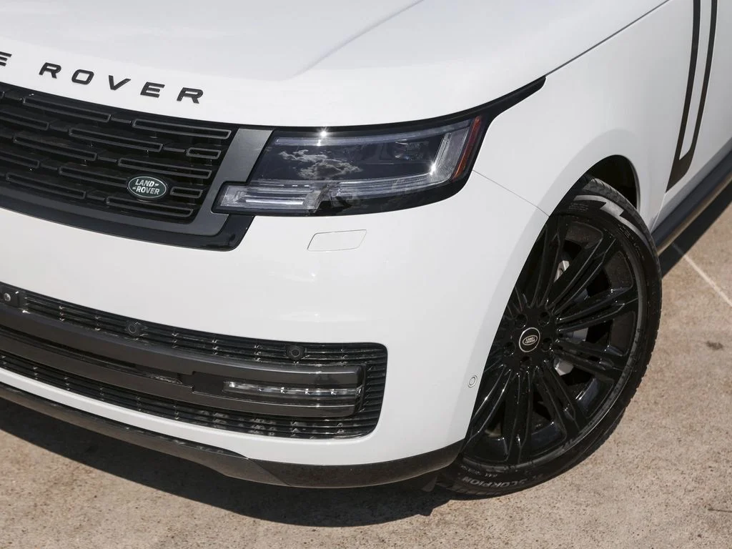 New 2025 White Land Rover SE image 2