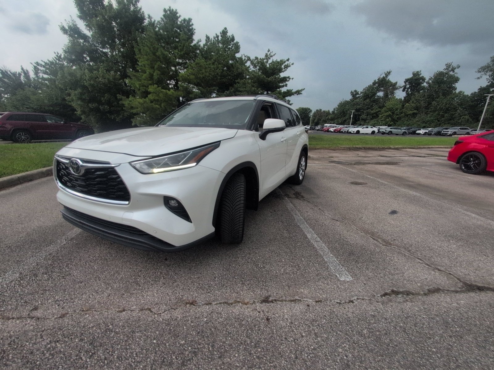 Used 2020 Blizzard Pearl Toyota Limited image 15