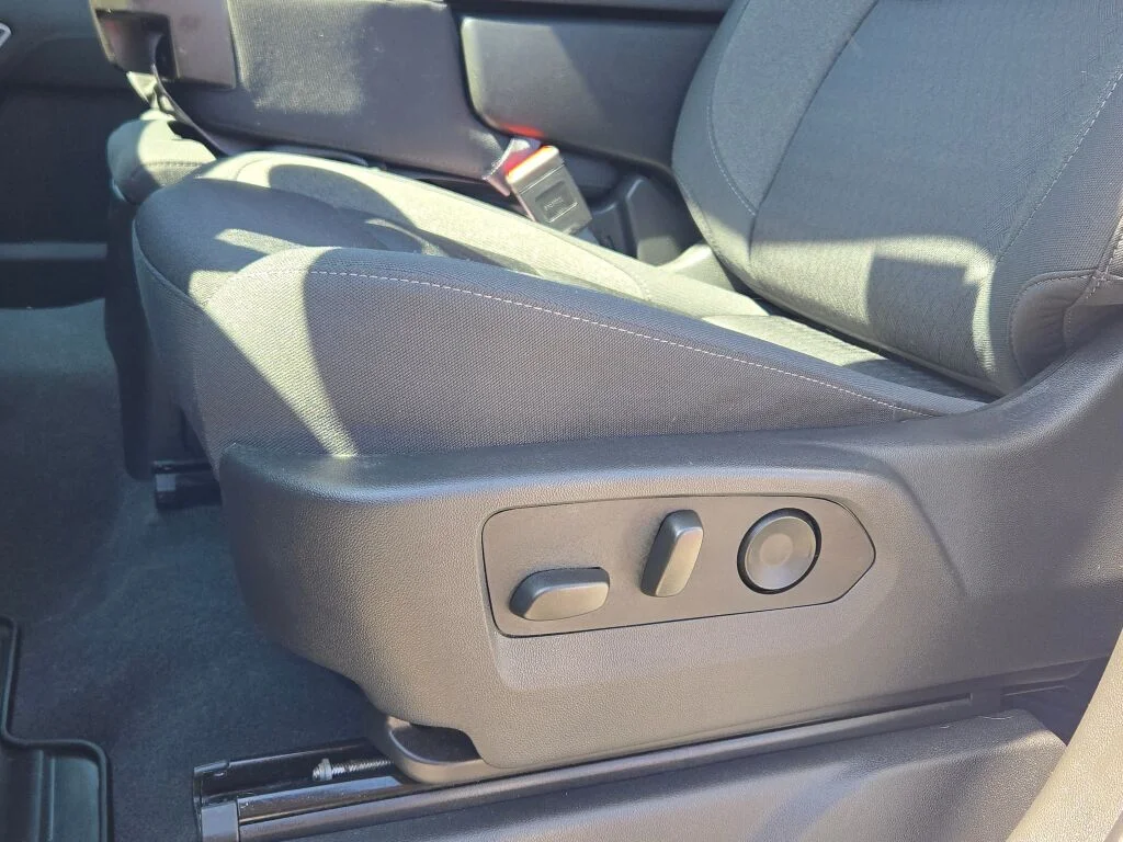 Used 2023 White GMC SLE image 24