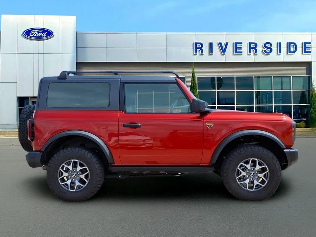 Used 2023 Hot Pepper Red Metallic Tinted Clearcoat Ford Badlands image 8