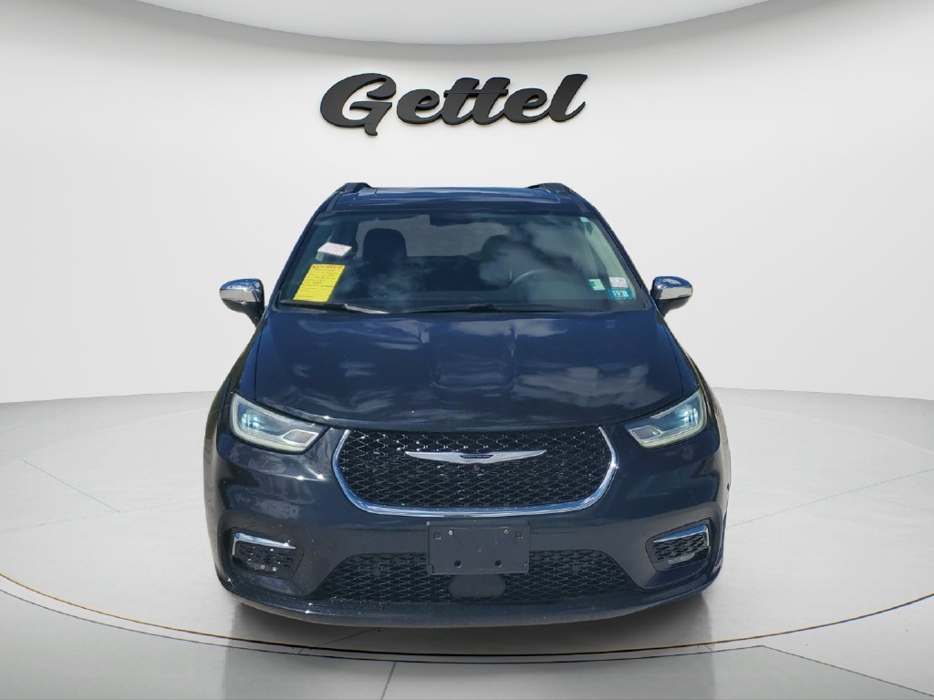 Used 2023 Black Chrysler Limited image 2