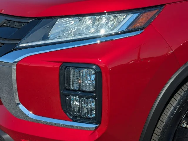 Used 2025 Red Mitsubishi 2.0 LE image 10