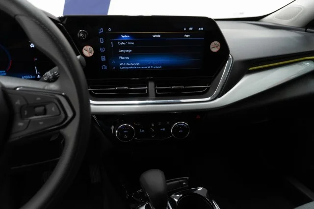 Used 2025 Cypress Gray Chevrolet LT image 31