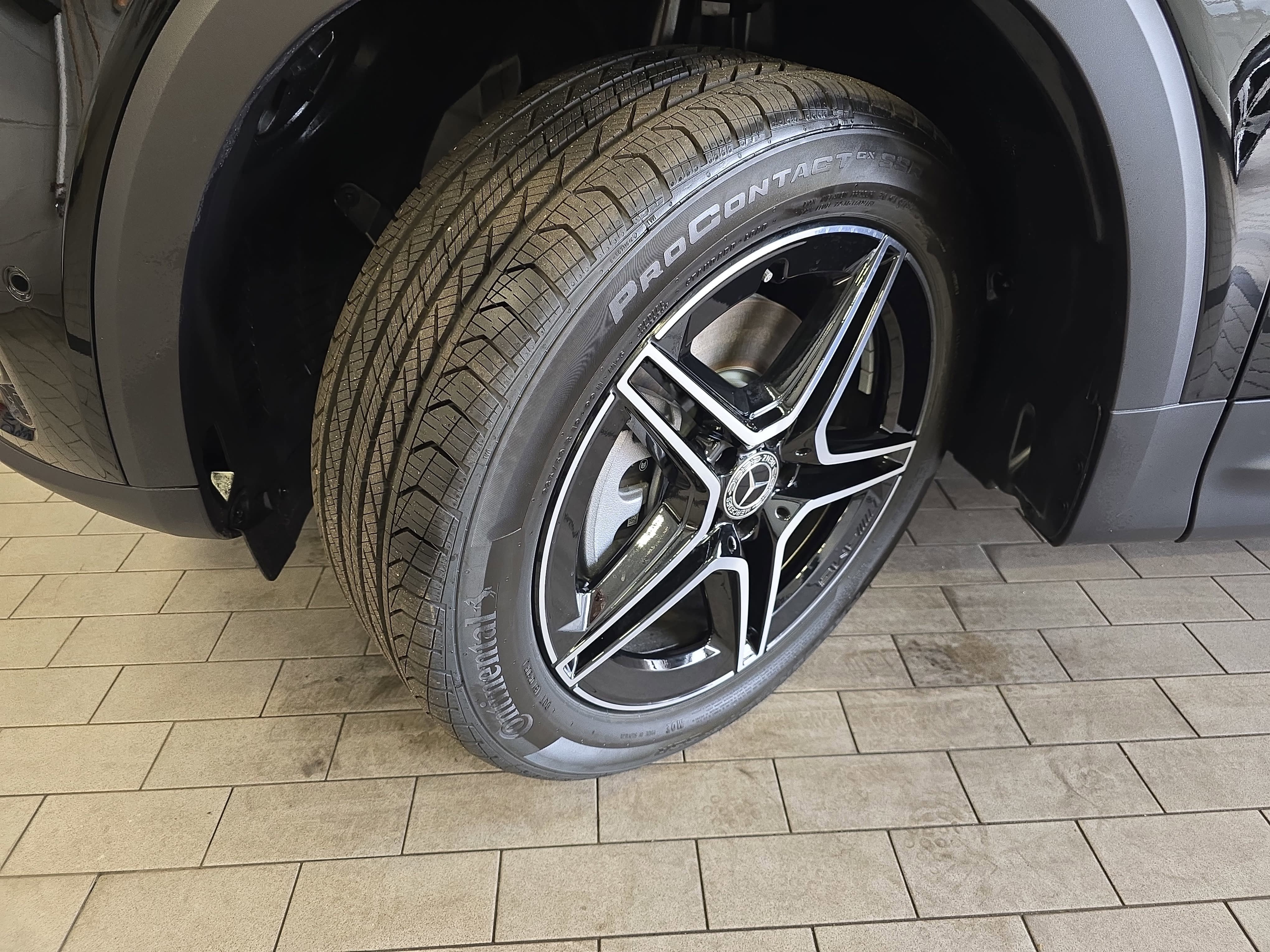 New 2026 Night Black Mercedes-Benz GLB250 image 33