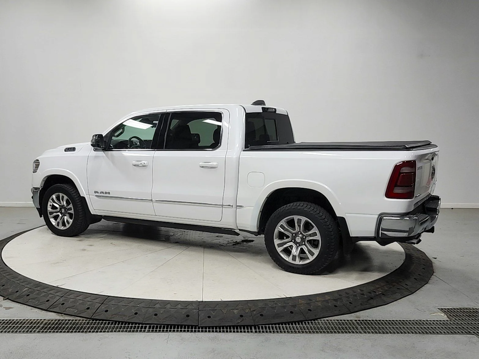 Used 2024 White Ram Limited image 5