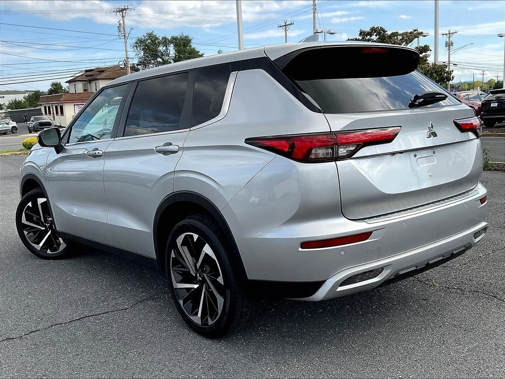 Certified Used 2022 Alloy Silver Metallic Mitsubishi  image 3