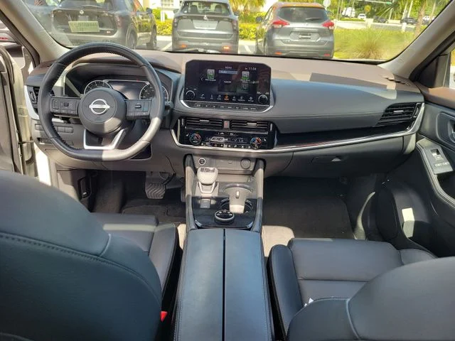 Used 2023 White Nissan SL image 15