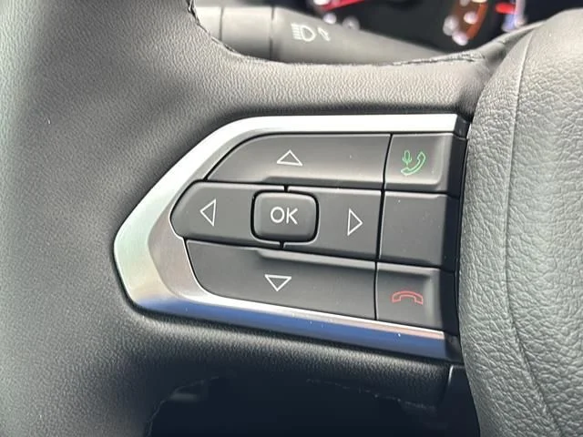 New 2026 White/off-white Jeep Latitude image 28